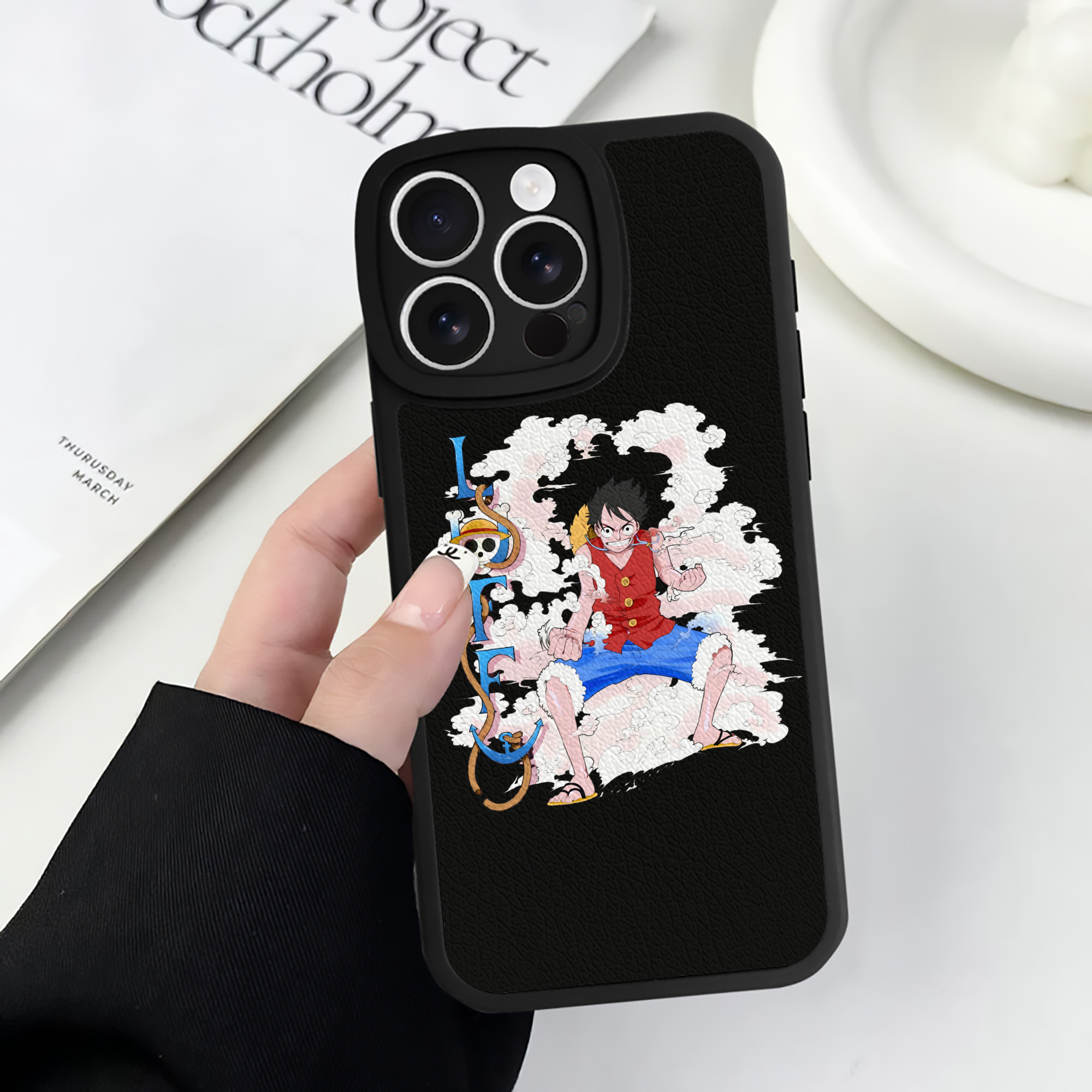 （画像用） ワンピース モンキー・D・ルフィ ONE PIECE Monkey D. Luffy 【iPhone 16シリーズ対応】シリコンスマホケース（レザー調） 材質：シリコン